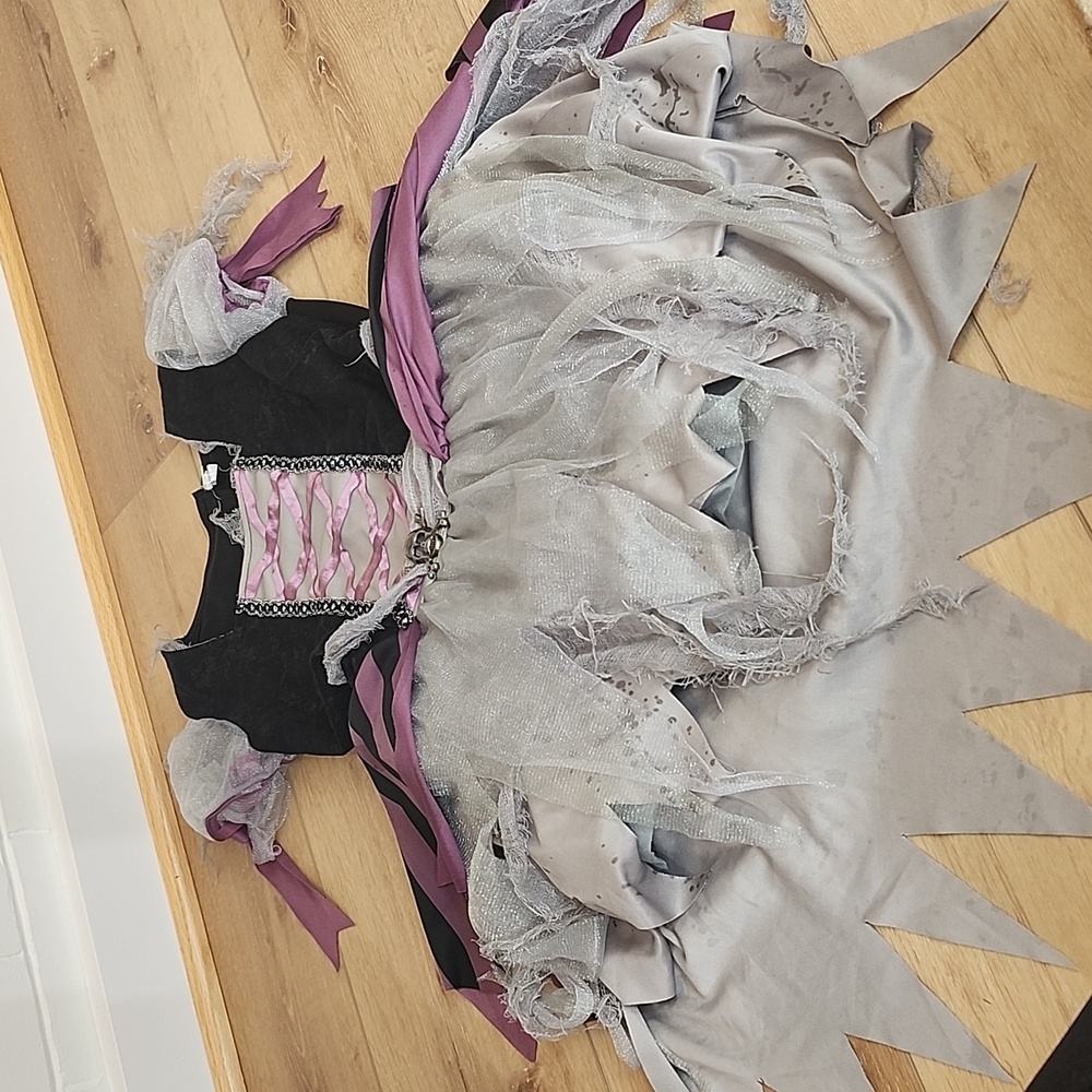 Haunted pirate costume, girls xl - Picture 9 of 14